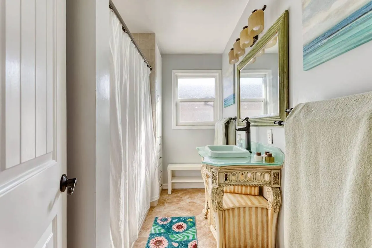 New Belmont Shore Retreat With Free Parking Walk To Beaches Long Beach Apartment